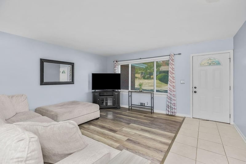 4931 Flora Ave, Kansas City, MO 64118