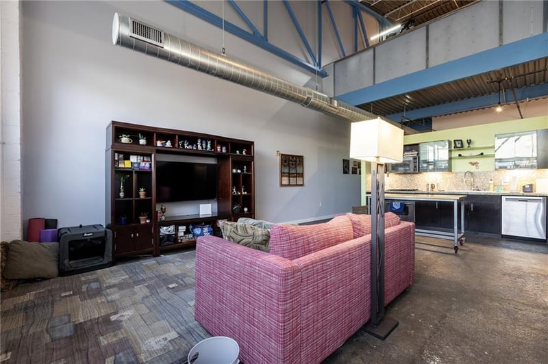 522 Locust Ln #110, Kansas City, MO 64106