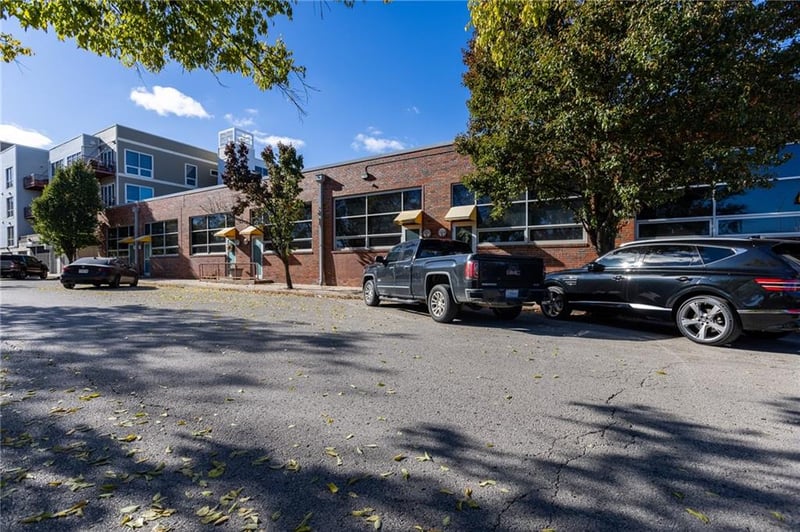 522 Locust Ln #110, Kansas City, MO 64106