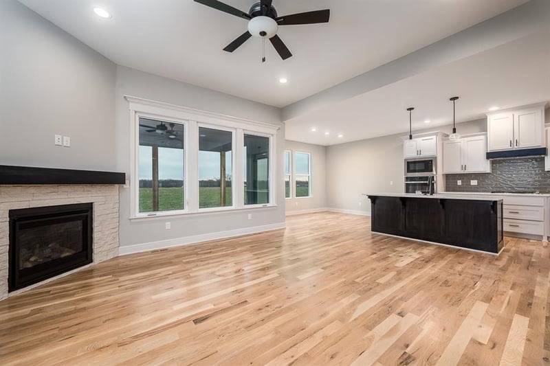 24695 Evans Rd, Tonganoxie, KS 66086
