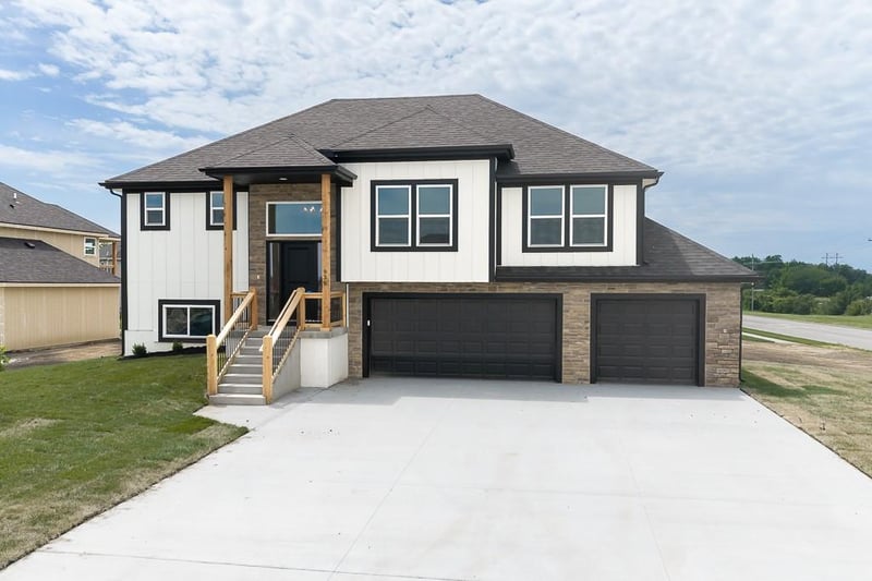 938 168th Ct, Basehor, KS 66007