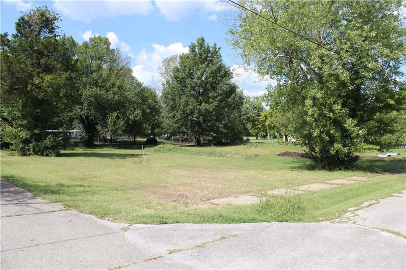 113 S Oak St, Mulberry, KS 66756