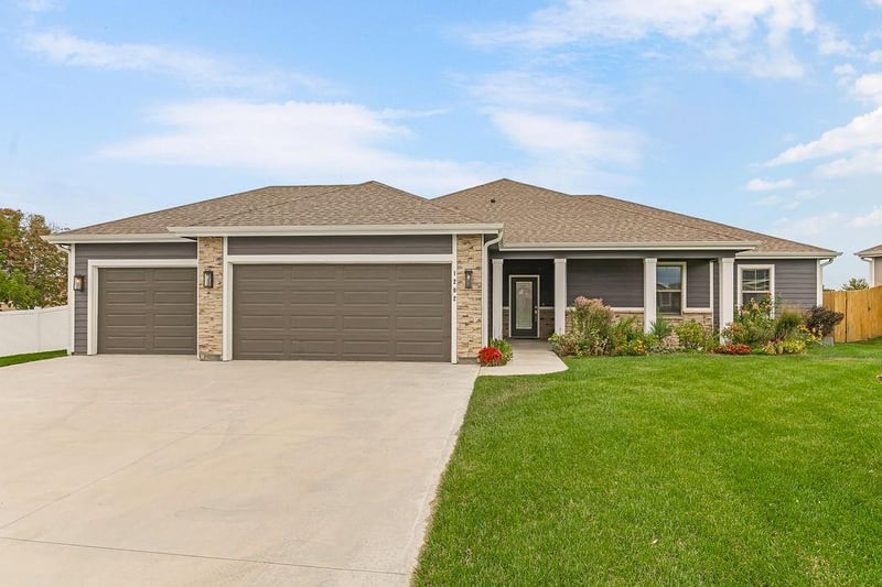 1202 Little Knife Dr, Lawrence, KS 66049