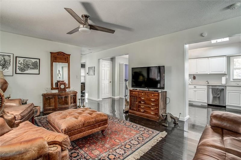 8004 Jarboe St, Kansas City, MO 64114