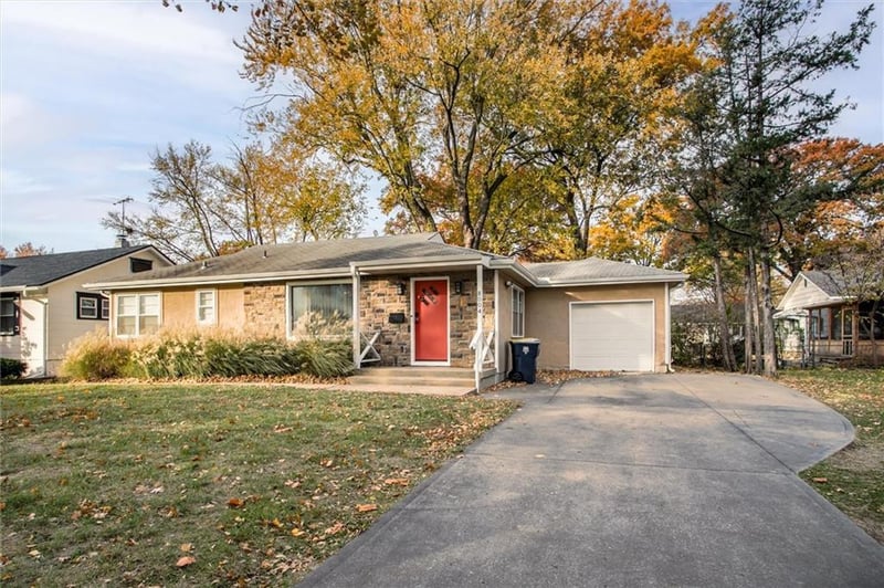 8004 Jarboe St, Kansas City, MO 64114