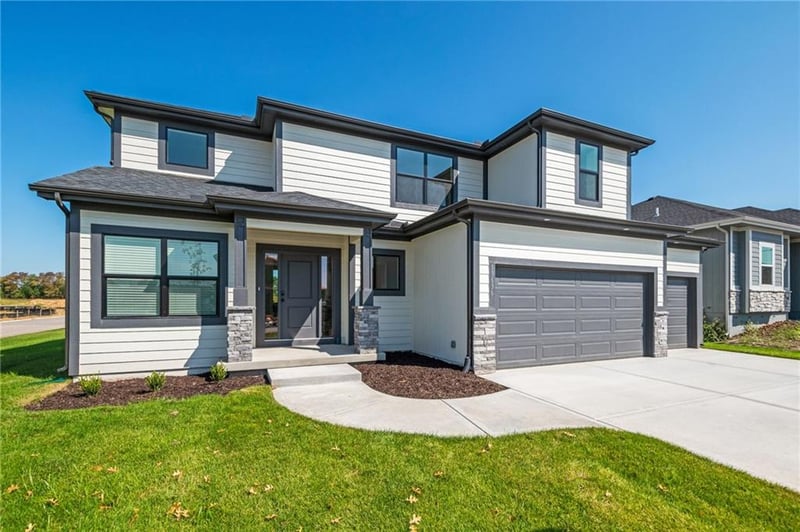18901 W 193rd Ter, Spring Hill, KS 66083