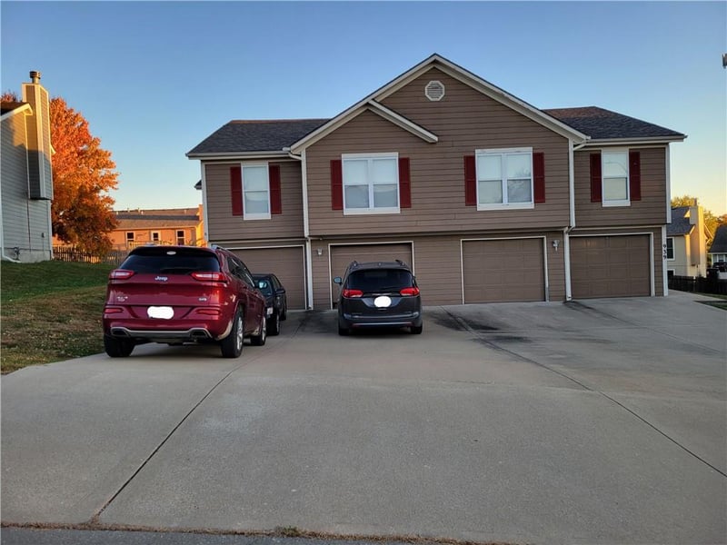 939-941 Goldfinch Ln, Liberty, MO 64068