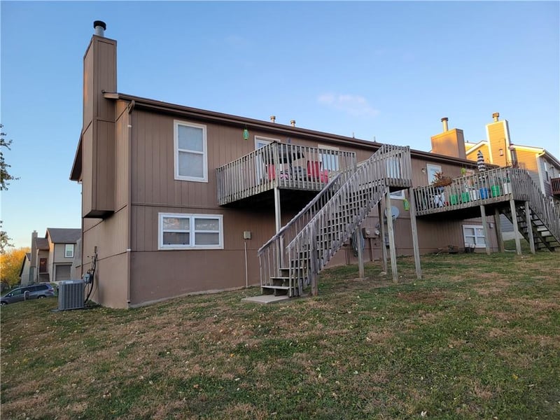 939-941 Goldfinch Ln, Liberty, MO 64068