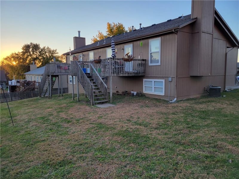 939-941 Goldfinch Ln, Liberty, MO 64068
