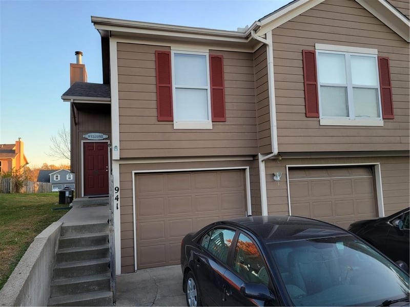 939-941 Goldfinch Ln, Liberty, MO 64068