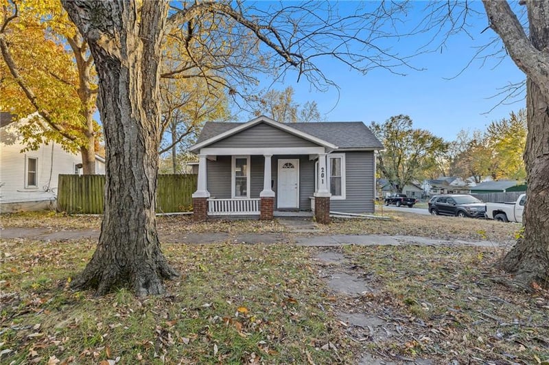 201 Miami St, Paola, KS 66071