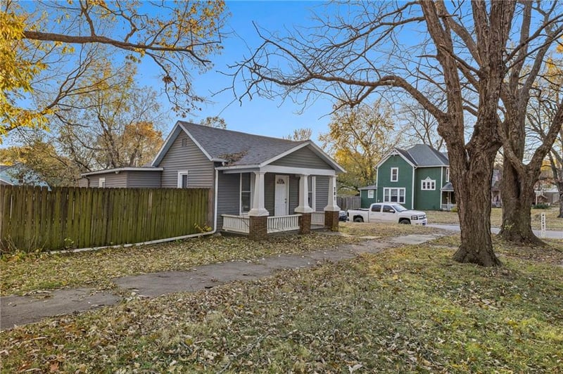 201 Miami St, Paola, KS 66071