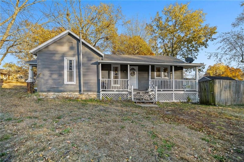 201 Miami St, Paola, KS 66071