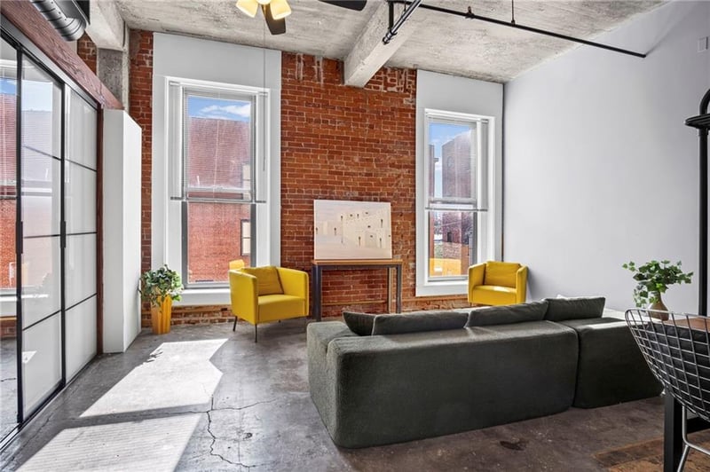 113 W 5th St #208, Kansas City, MO 64105