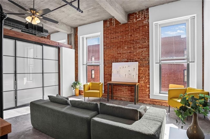 113 W 5th St #208, Kansas City, MO 64105