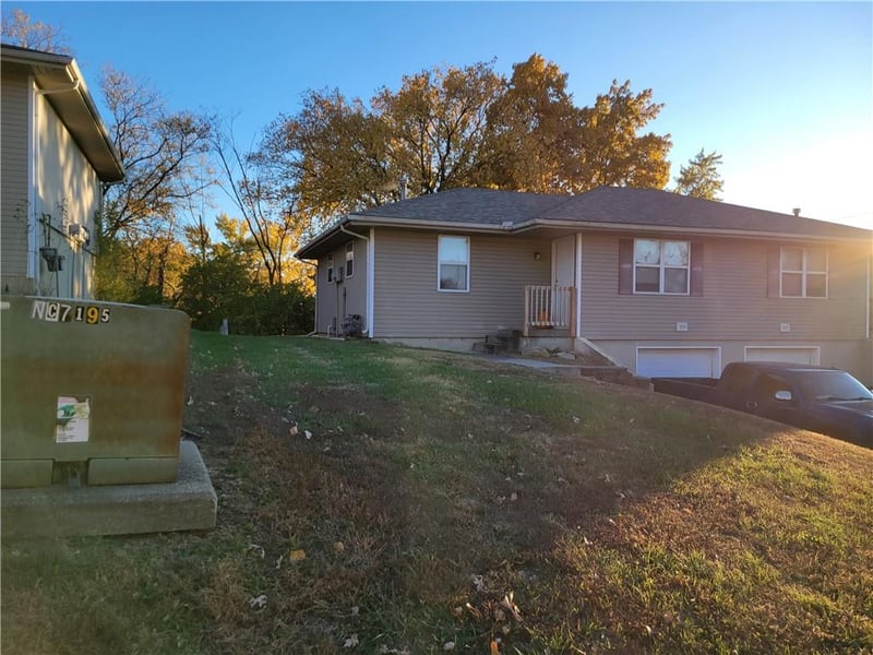 325-327 62nd Ter, Gladstone, MO 64118