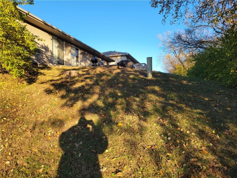 325-327 62nd Ter, Gladstone, MO 64118