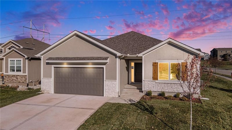 10101 Oakland Ave, Kansas City, MO 64157