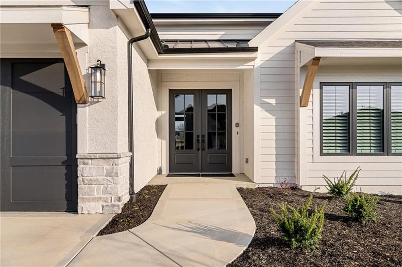 11239 Sunray Dr, Olathe, KS 66061