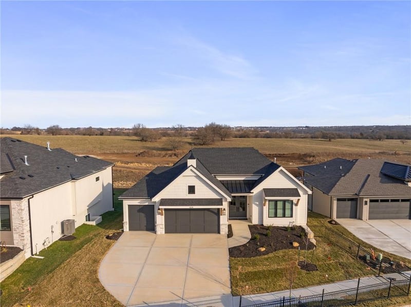 11239 Sunray Dr, Olathe, KS 66061
