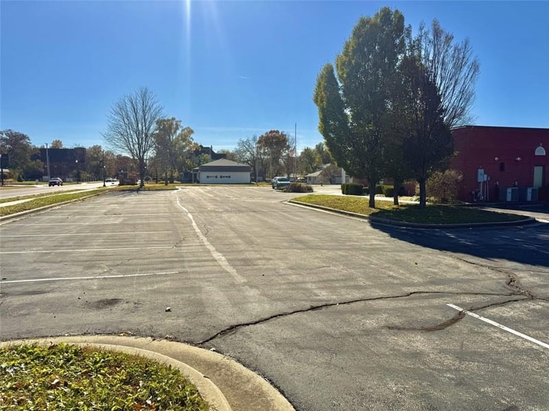 209 2nd St, Clinton, MO 64735