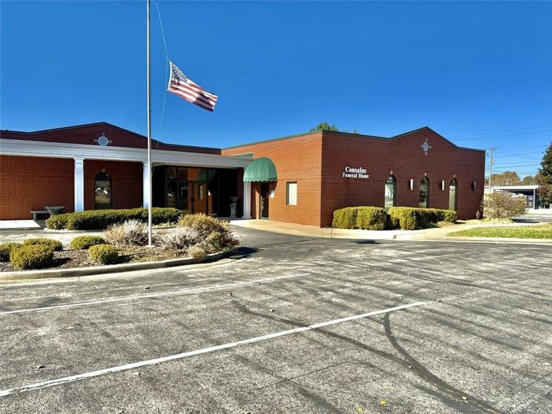 209 2nd St, Clinton, MO 64735
