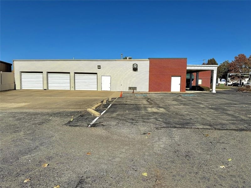209 2nd St, Clinton, MO 64735