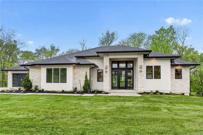 7260 Pampas Ln, Parkville, MO 64152