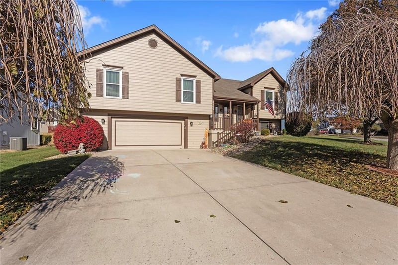 8302 77th Ter, Kansas City, MO 64152