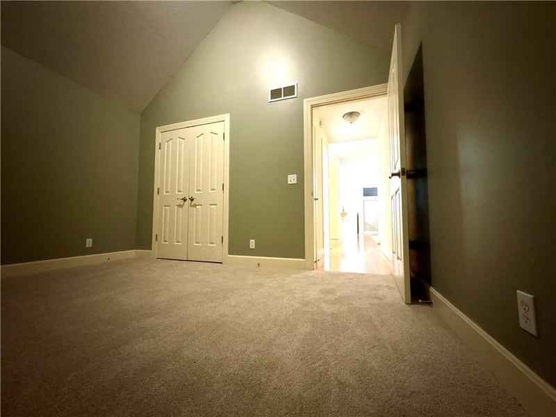 2409 Lilly Dr, Lee's Summit, MO 64081