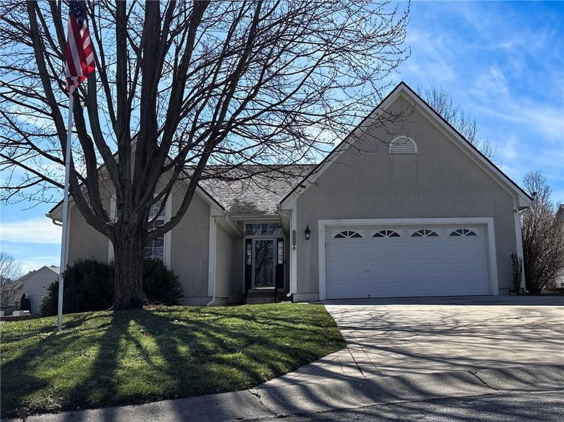 2409 Lilly Dr, Lee's Summit, MO 64081