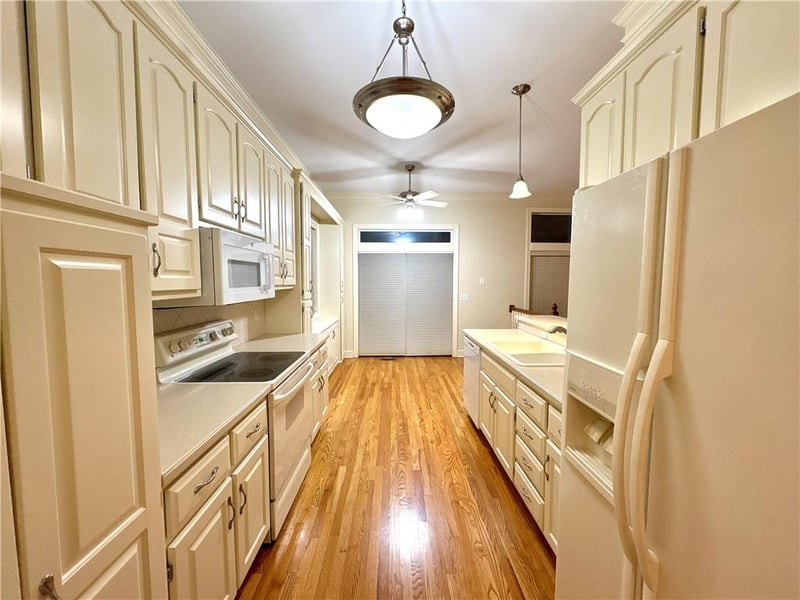 2409 Lilly Dr, Lee's Summit, MO 64081