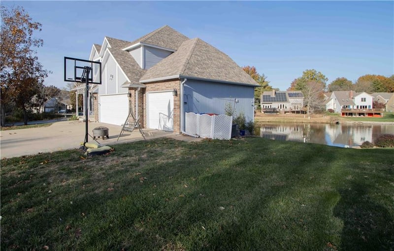 1219 Pembrooke Dr, Warrensburg, MO 64093