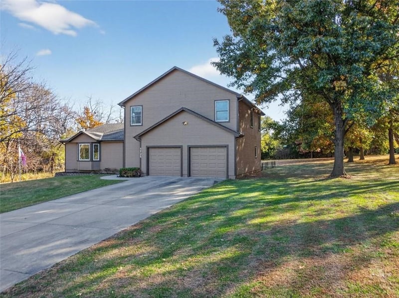 3725 W 179th Ter, Stilwell, KS 66085