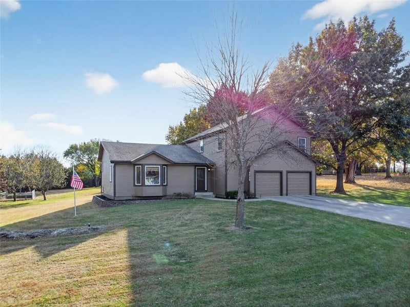 3725 W 179th Ter, Stilwell, KS 66085