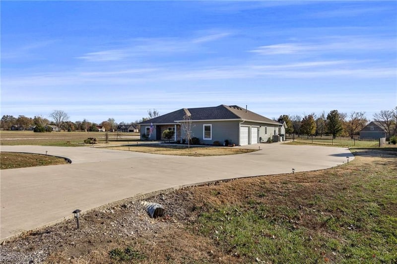 2114 Ironwood Dr, Fort Scott, KS 66701