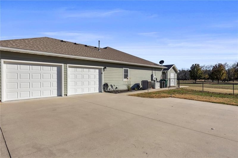 2114 Ironwood Dr, Fort Scott, KS 66701