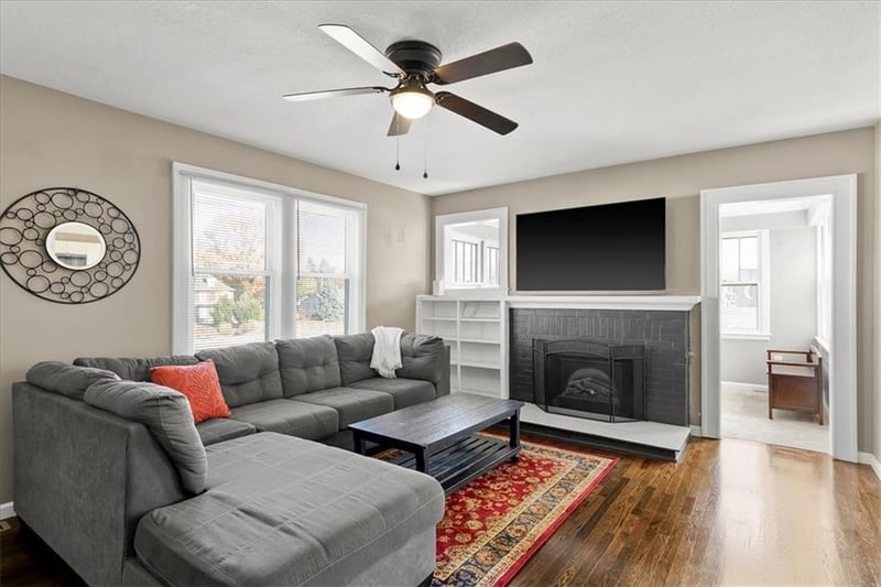 10617 18th St, Independence, MO 64052