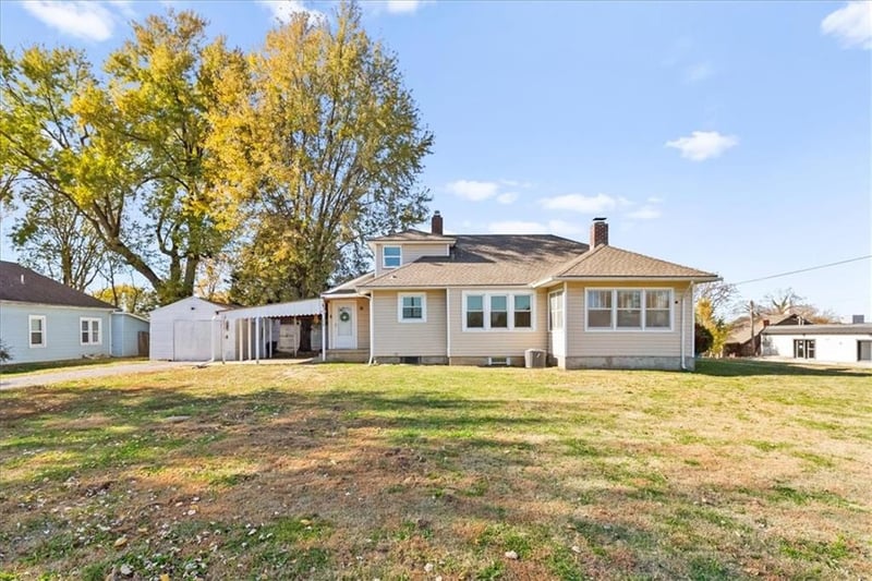 10617 18th St, Independence, MO 64052