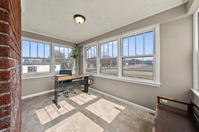 10617 18th St, Independence, MO 64052