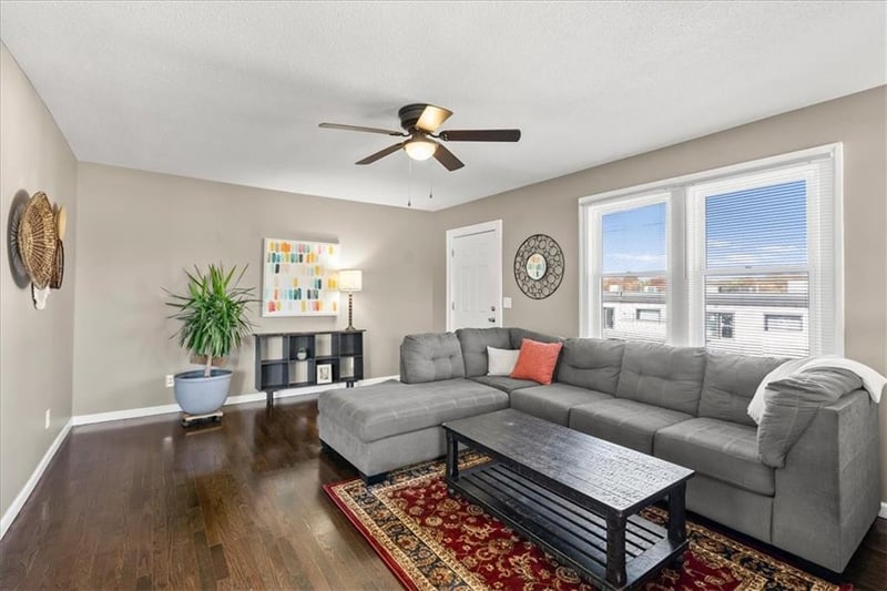 10617 18th St, Independence, MO 64052