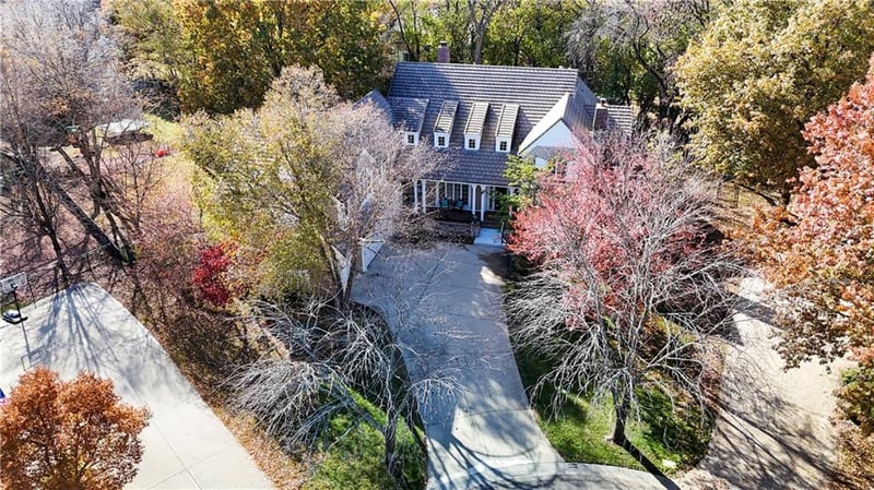 5009 W 131st Ter, Leawood, KS 66209