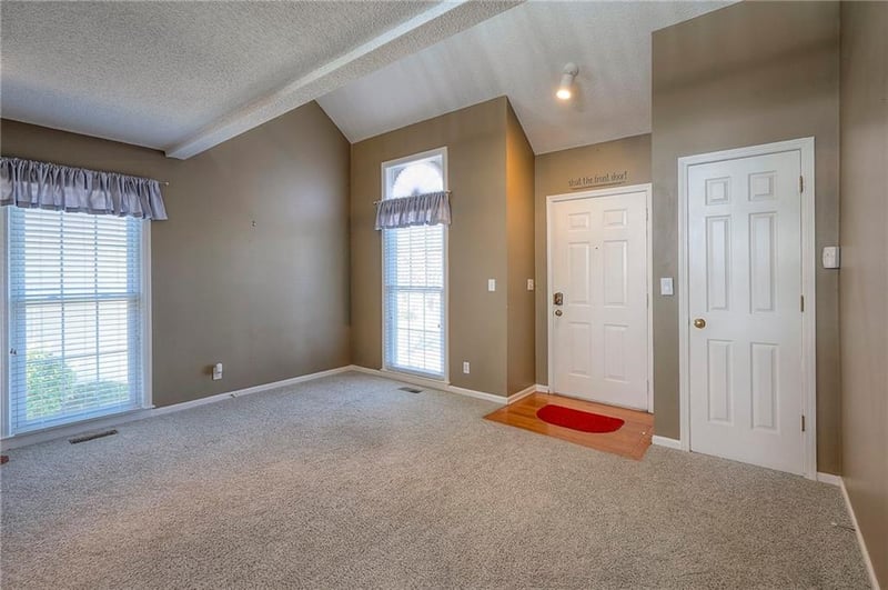 8517 109th Ter, Overland Park, KS 66210