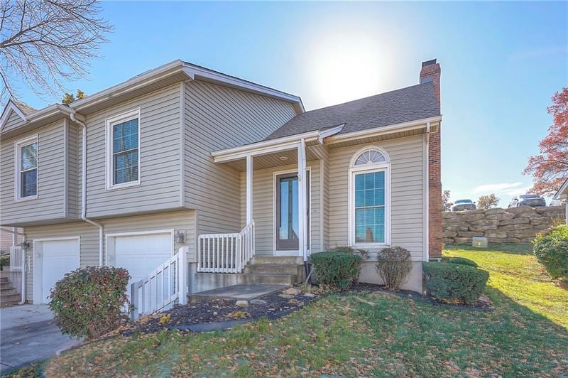 8517 109th Ter, Overland Park, KS 66210