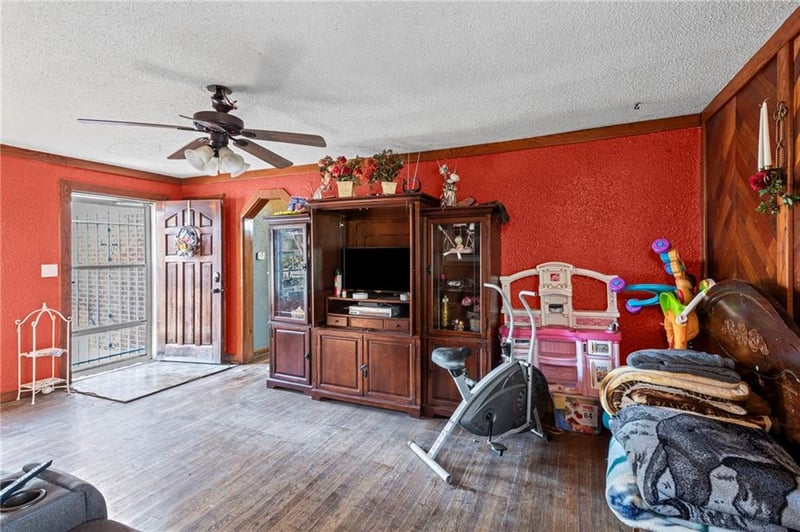 6502 Leavenworth Rd, Kansas City, KS 66104