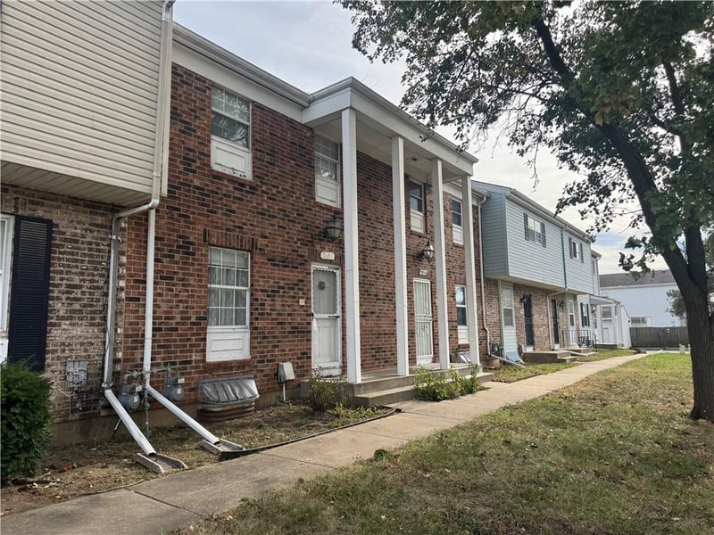 5956 129th St, Grandview, MO 64030