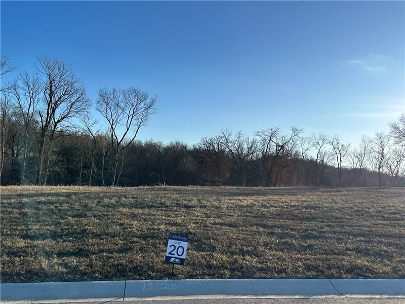 10127 Countryside Dr, Kansas City, KS 66109