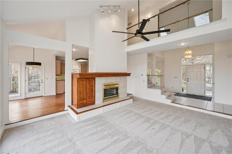 5305 Bluff Dr, Kansas City, MO 64152