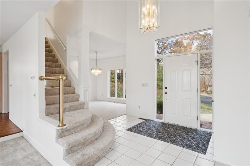 5305 Bluff Dr, Kansas City, MO 64152