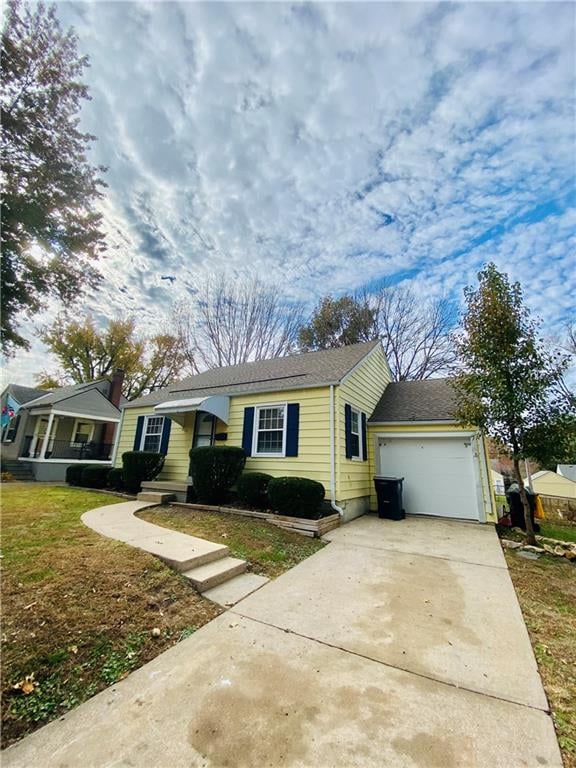 8122 Summit St, Kansas City, MO 64114